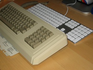 Apple-Keyboard-1983-vs-2010